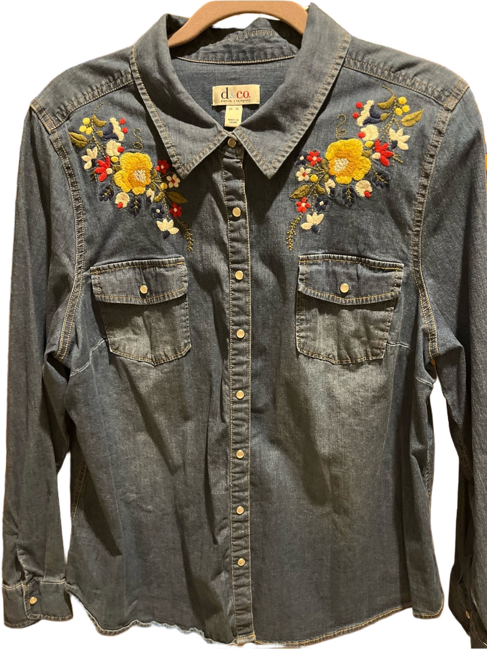 296. NWOT WOMENS DENIM + COMPANY XL DETAIL TOP